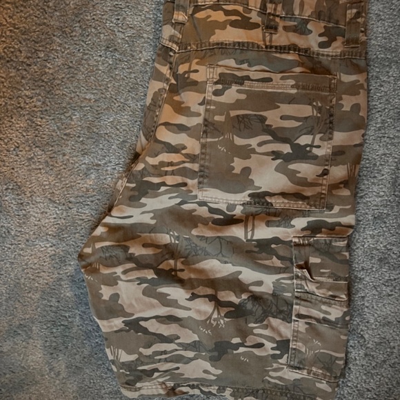 Camo shorts - Picture 2 of 3